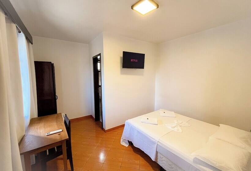 Отель Vandressen & Castro