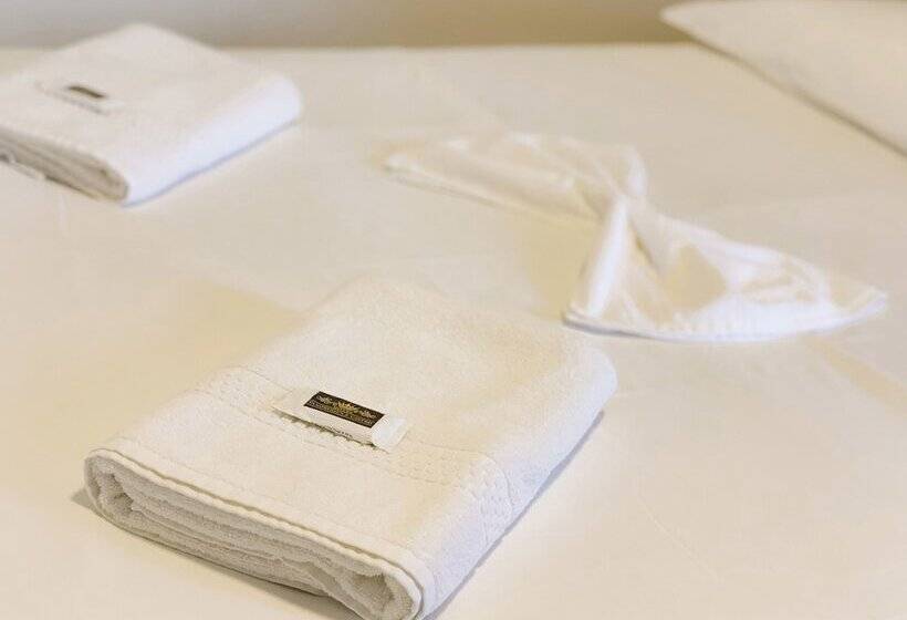 Отель Vandressen & Castro