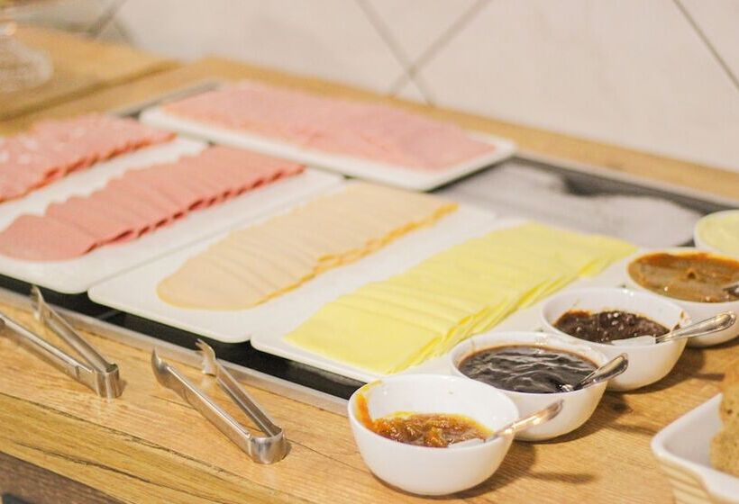 Отель Vandressen & Castro