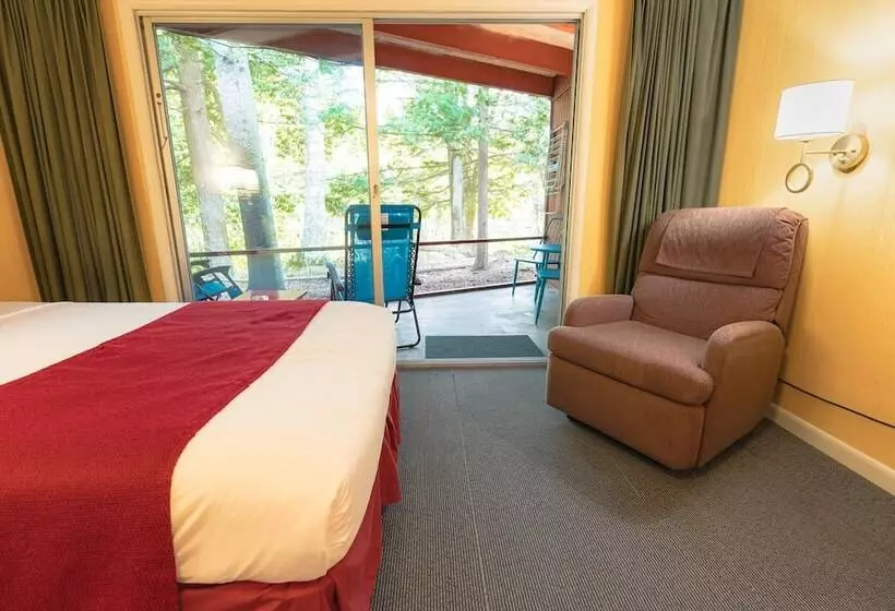 Motel Long Lake And Cottages