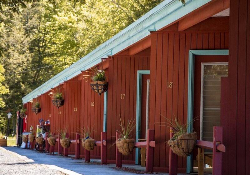 Motel Long Lake And Cottages