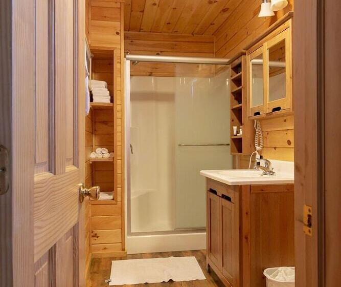 Motel Long Lake And Cottages