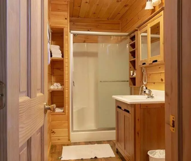 Motel Long Lake And Cottages