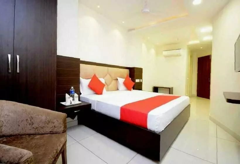 Oyo 33009 Hotel Nido
