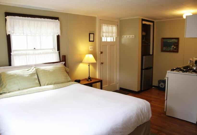 Отель Phoenicia Lodge