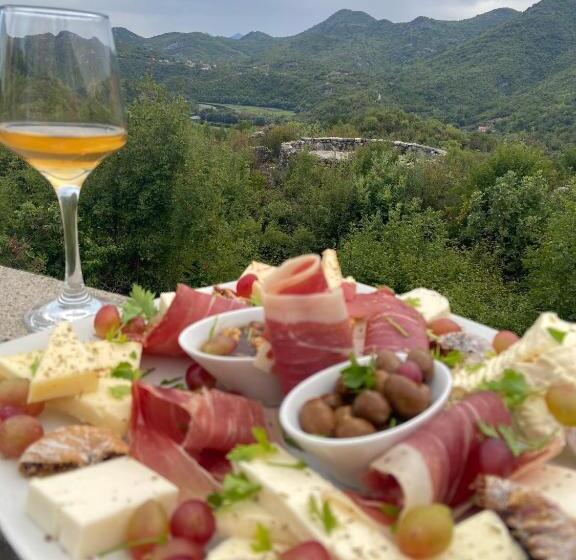 پانسیون Skadar Lake Family Resort