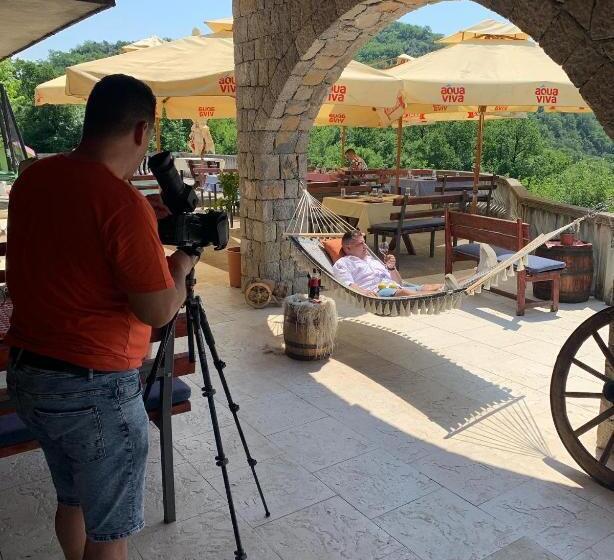 پانسیون Skadar Lake Family Resort