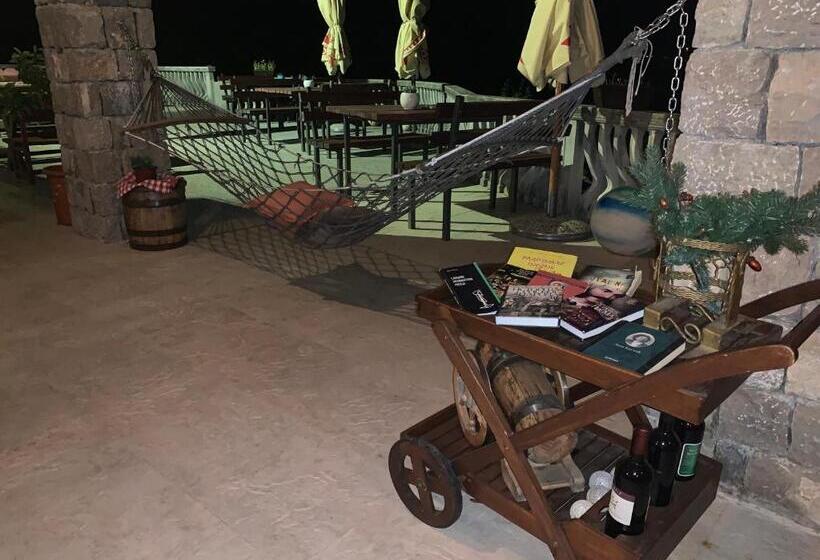 پانسیون Skadar Lake Family Resort