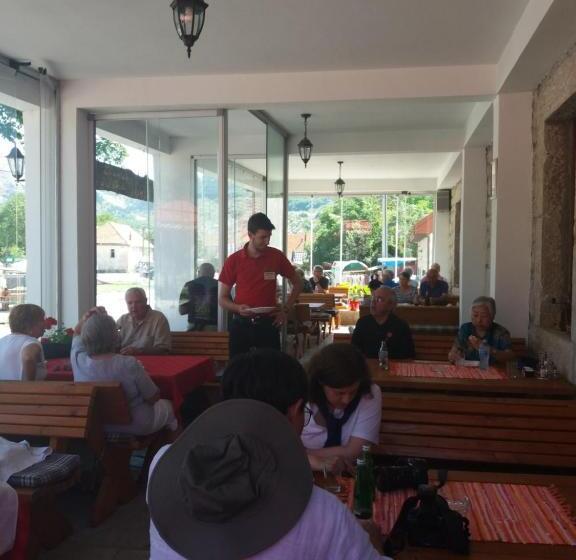 ベッドアンドブレックファースト Bnb Njeguska Sijela