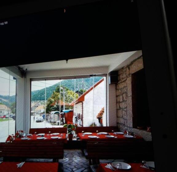 ベッドアンドブレックファースト Bnb Njeguska Sijela