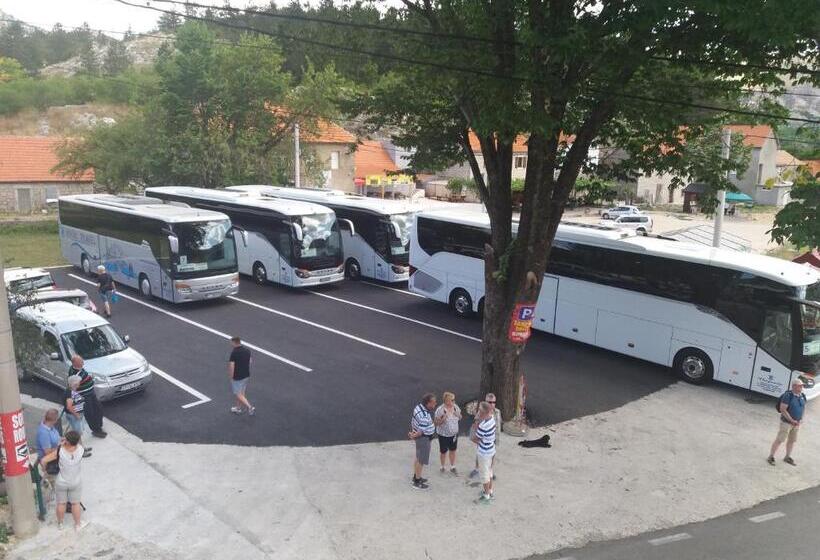 ベッドアンドブレックファースト Bnb Njeguska Sijela