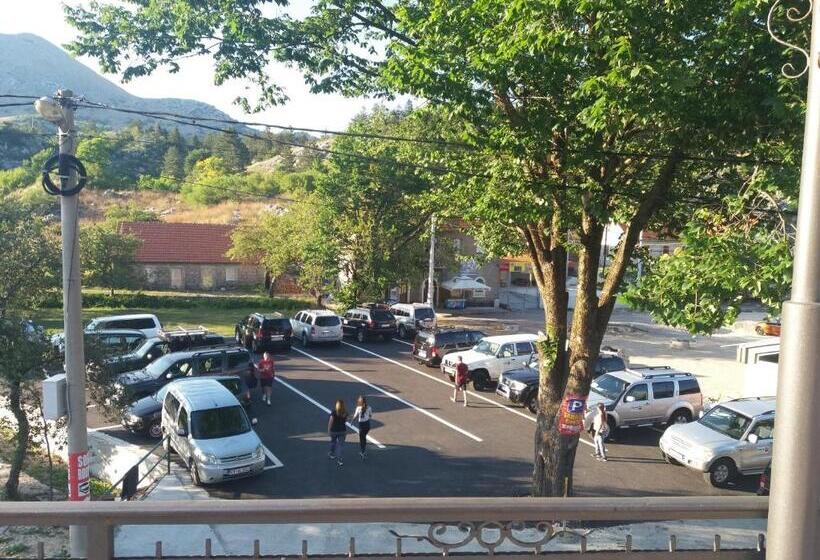 ベッドアンドブレックファースト Bnb Njeguska Sijela