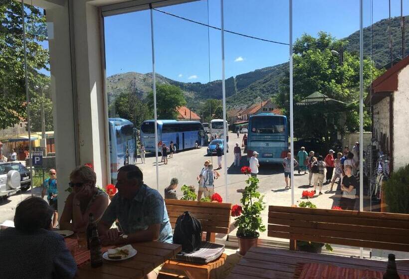 ベッドアンドブレックファースト Bnb Njeguska Sijela