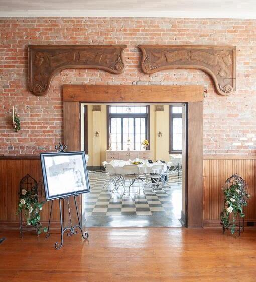 Bed and Breakfast The Historic Wolf