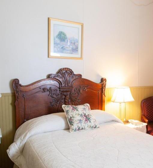 Bed and Breakfast The Historic Wolf