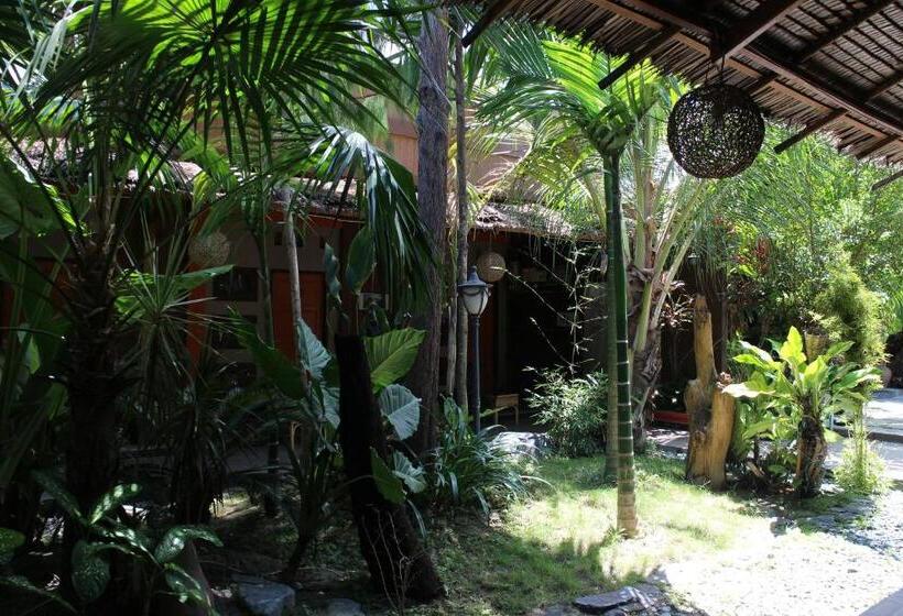 בית מלון כפרי Lawaka