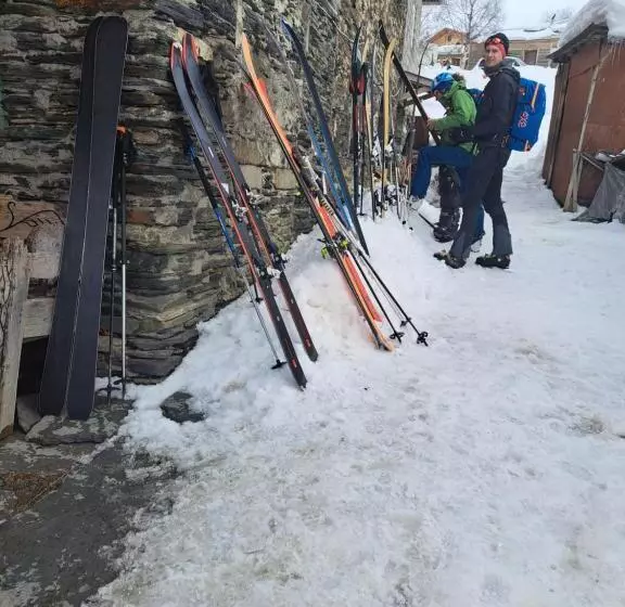 پانسیون Chvibiani Guesthouse & Bar