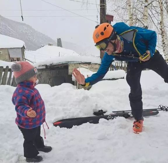 پانسیون Chvibiani Guesthouse & Bar