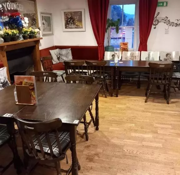 Aberdeen Arms Hotel Tarland