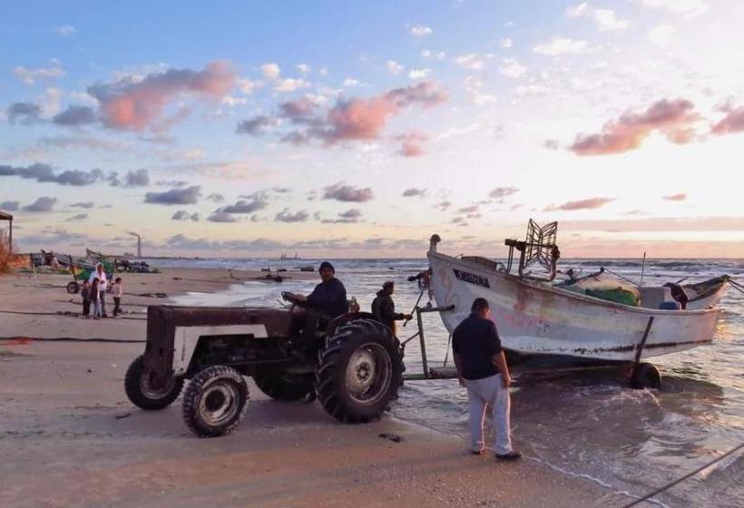 فندق صغير Juha S Guesthouse Zarqa Bay