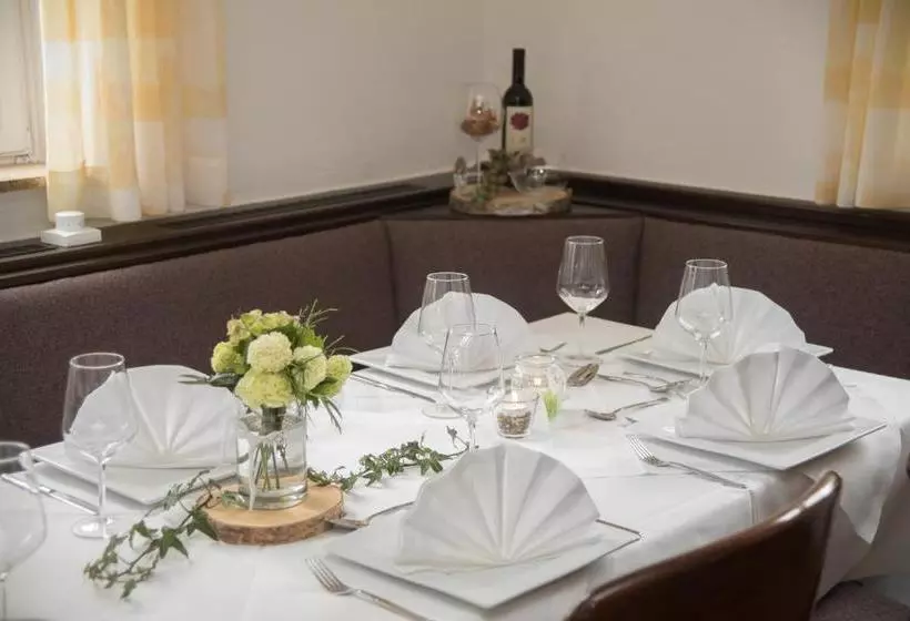 Retkeilymaja Landgasthof Hotel Zur Linde