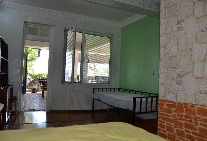 هاستل Tj Guest House