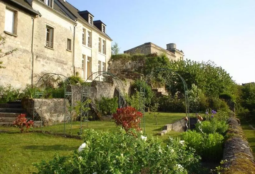 تختخواب و صبحانه Chambres D'hôtes Sur La Courtine De Coucy