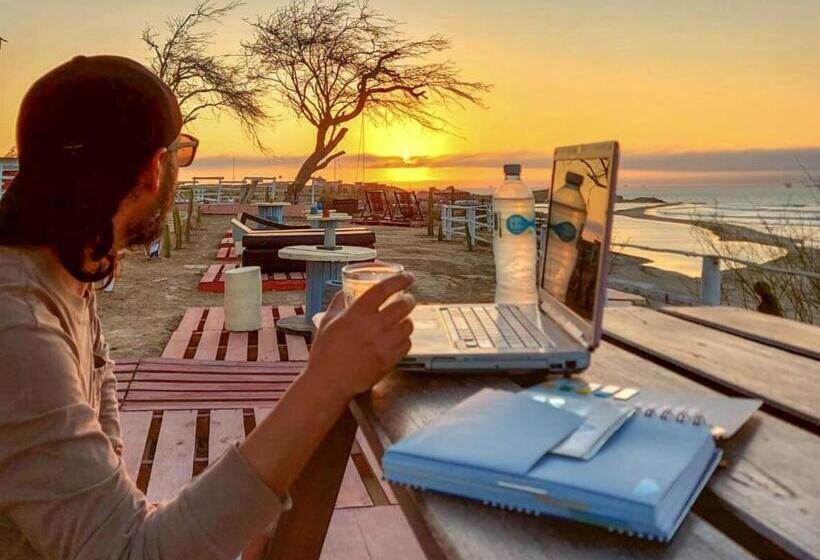 ユースホステル La Casona De Lobitos   Cowork