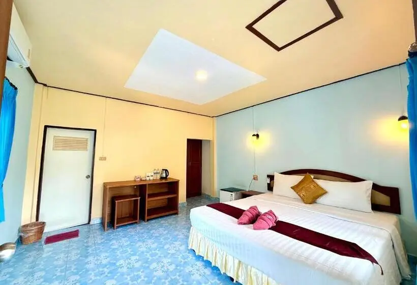 Hotelli Lanta Palm Beach Resort , Beach Bungalow   Koh Lanta