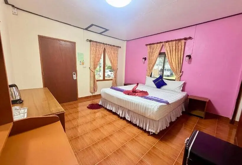 Hotelli Lanta Palm Beach Resort , Beach Bungalow   Koh Lanta