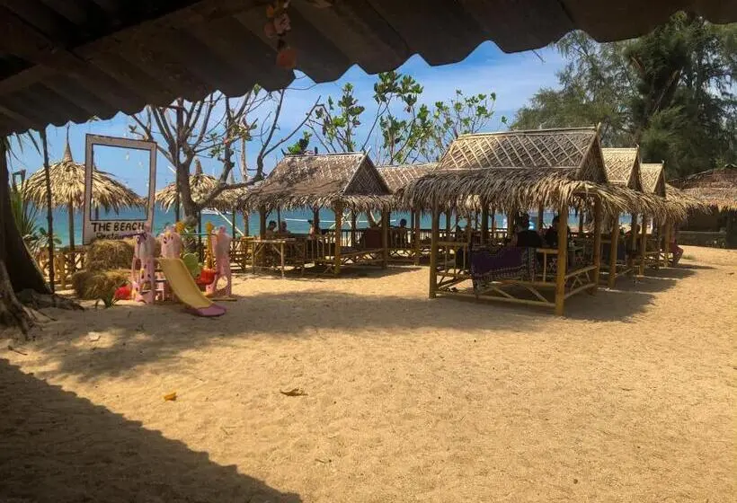 Hotelli Lanta Palm Beach Resort , Beach Bungalow   Koh Lanta