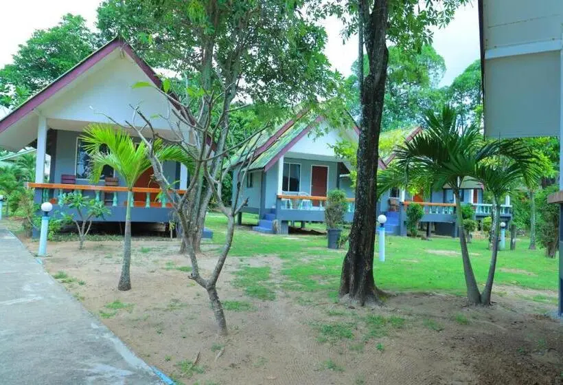 Hotelli Lanta Palm Beach Resort , Beach Bungalow   Koh Lanta