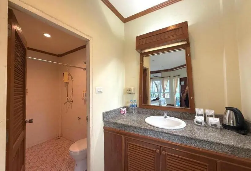 Hotelli Lanta Palm Beach Resort , Beach Bungalow   Koh Lanta