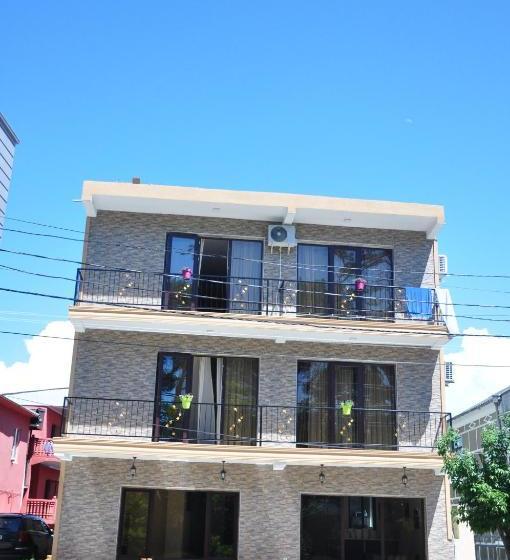 هتل Kobuleti Garden Inn