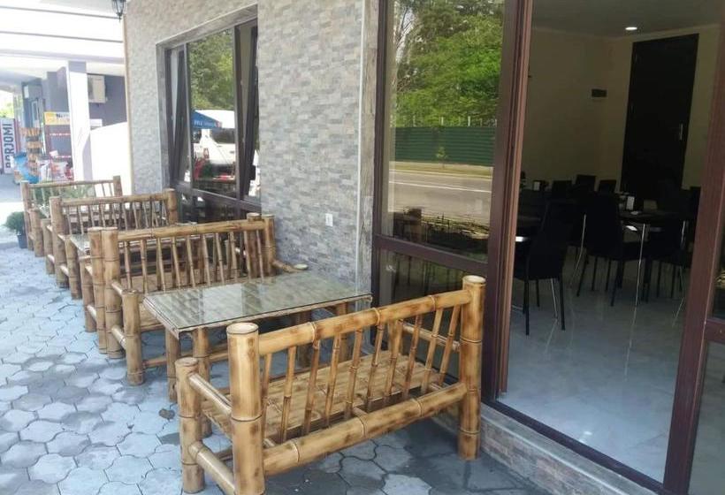 هتل Kobuleti Garden Inn