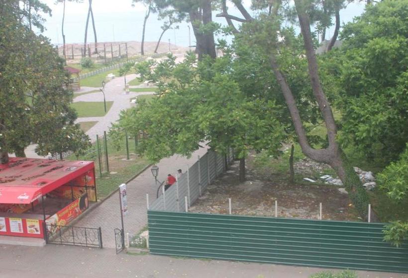 هتل Kobuleti Garden Inn