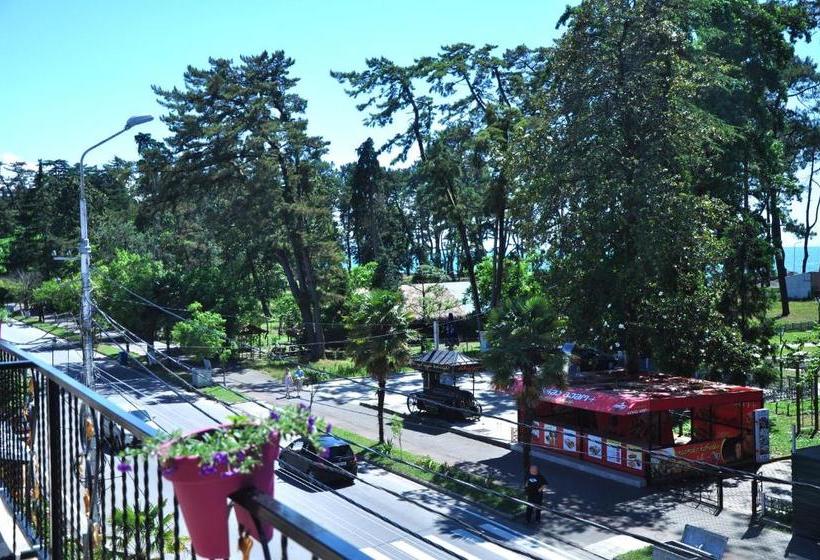 هتل Kobuleti Garden Inn