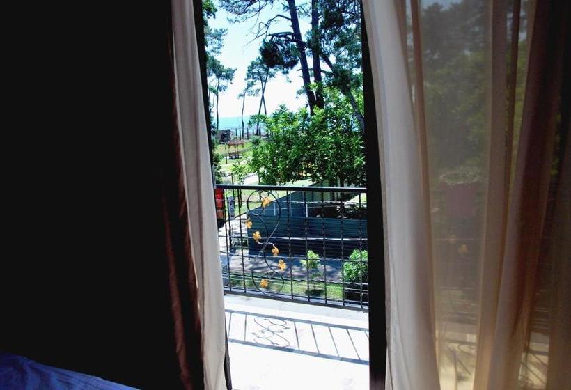 هتل Kobuleti Garden Inn