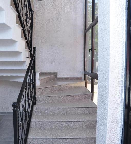 هتل Kobuleti Garden Inn