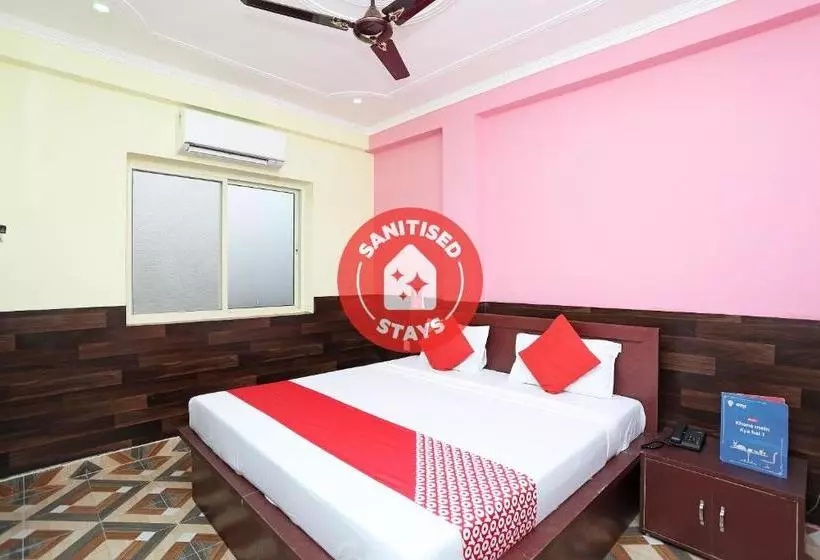 ホテル Oyo 28801 Radhika Guest House