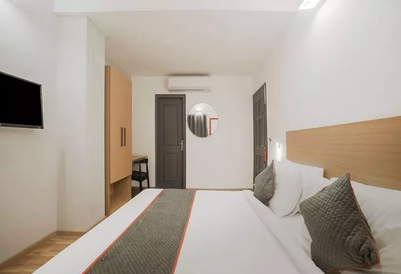 ホテル Oyo Townhouse 082 Chander Nagar Janakpuri