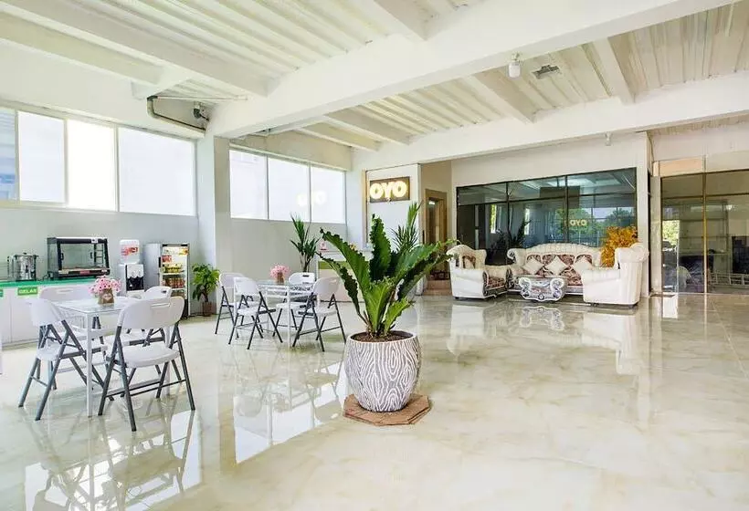 ホテル Oyo 511 Grace Residence