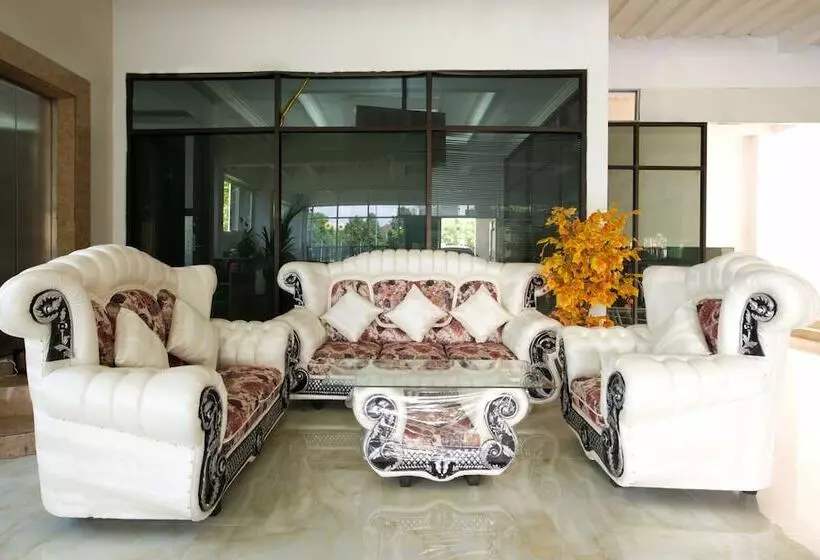 ホテル Oyo 511 Grace Residence