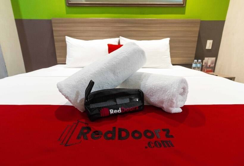 בית מלון כפרי Reddoorz Plus @ Jones Avenue Cebu