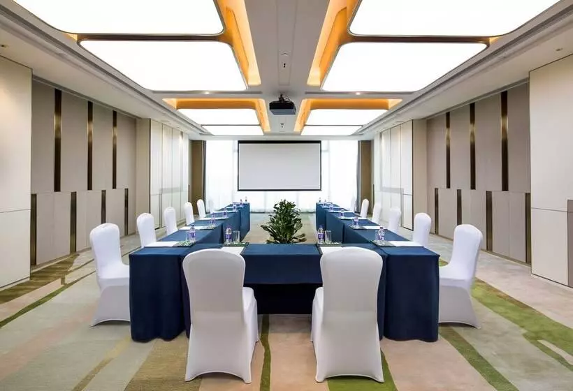 ホテル Holiday Inn Zhengzhou Riverside By Ihg
