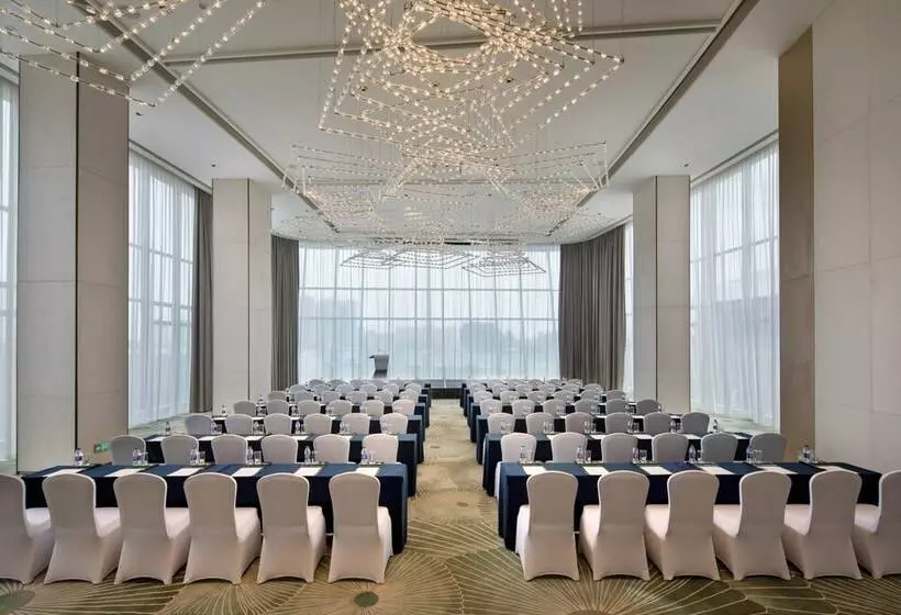 ホテル Holiday Inn Zhengzhou Riverside By Ihg