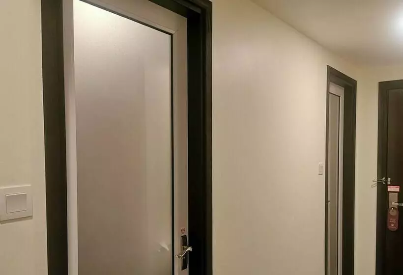 ホテル Zen Rooms Ambassador Residence