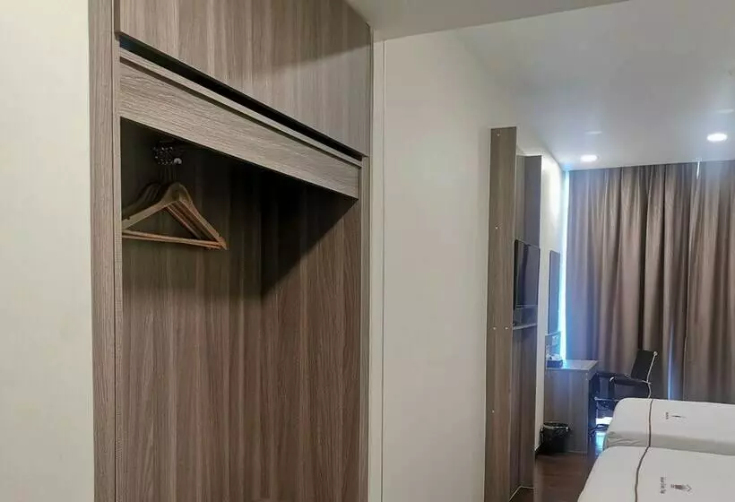ホテル Zen Rooms Ambassador Residence