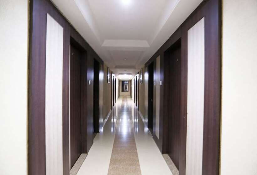 Oyo 22040 Hotel Central Plaza