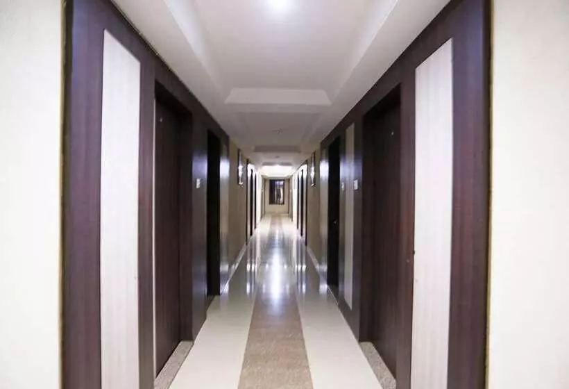 Oyo 22040 Hotel Central Plaza